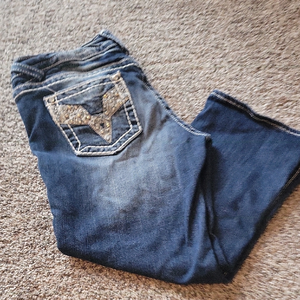 Vigoss Women's Blue Capri Jeans with Decorative Pockets